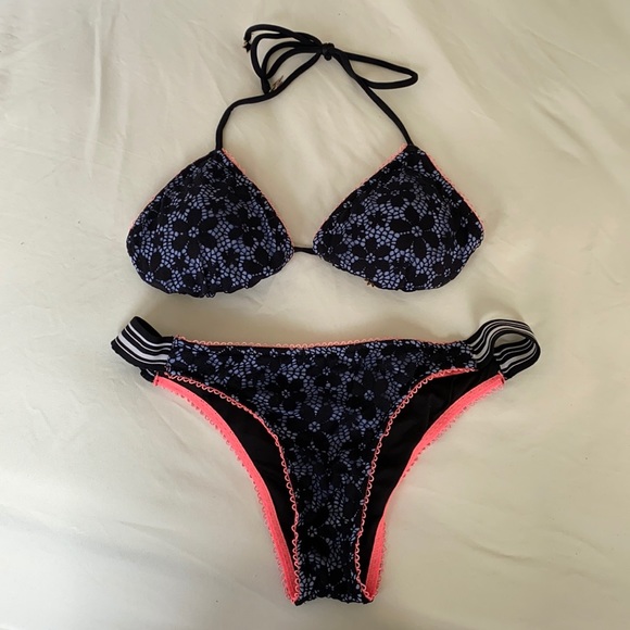 Victoria’s Secret Bikini - Picture 1 of 3